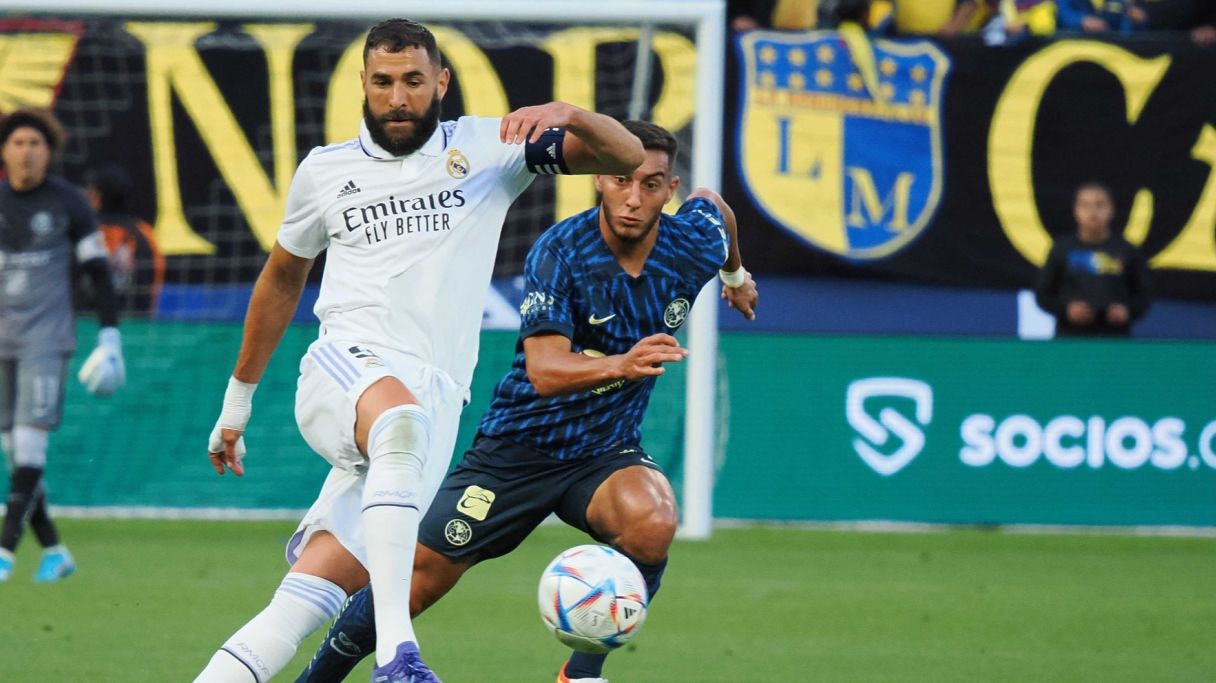 Real Madrid forward Karim Benzema (9) controls the ball ahead of Club America defender Sebastian Caceres (4) during the first half at Oracle Park. © Kelley L Cox-USA TODAY Sports