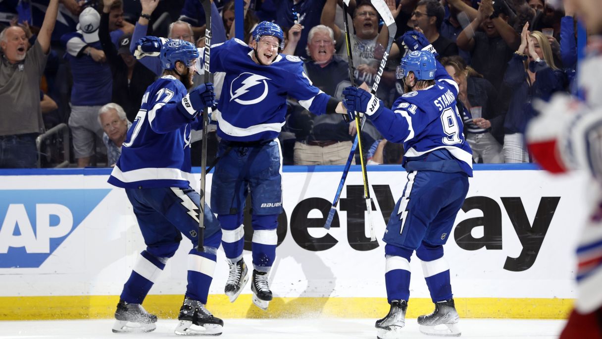 Victor Hedman and his team mates celebrate a goal against the New York Rangers © Kim Klement-USA TODAY Sports