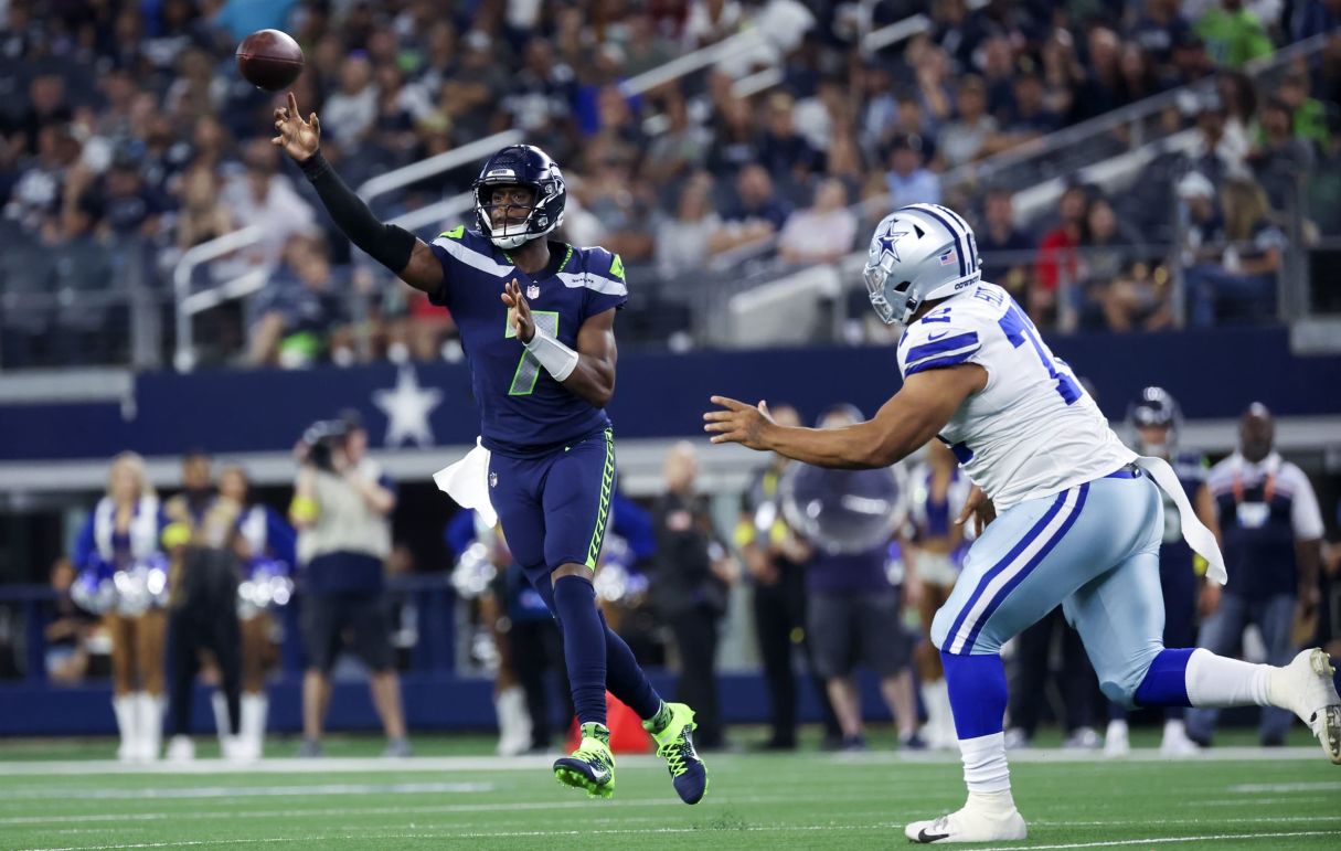 Seattle Seahawks quarterback Geno Smith throws against the Dallas Cowboys. © Kevin Jairaj-USA TODAY Sports