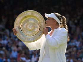 Elena Rybakina Wimbledon tennis (Square)
